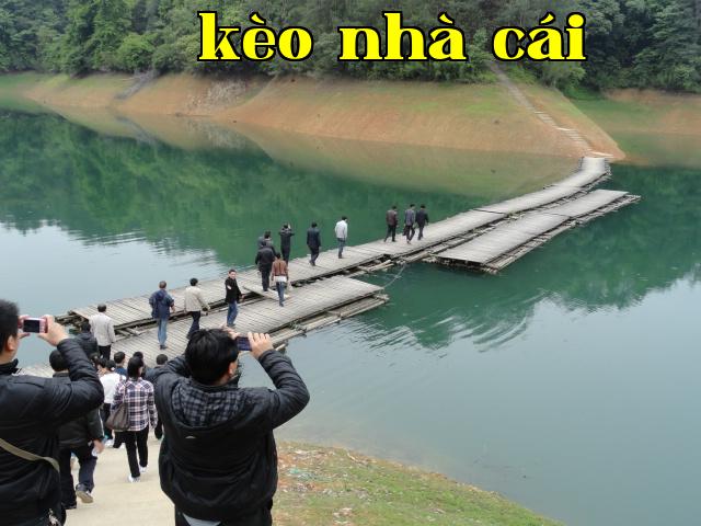 Nhân viên được tổ chức đi du lịch Hồ Thẳm Nước, huyện thượng lưu thành phố Gia Nghĩa.