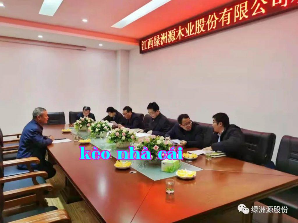 Bí thư Đảng ủy và Giám đốc Sở Dịch vụ Tài chính Địa phương đến thăm và hướng dẫn công việc tại công ty của chúng tôi.