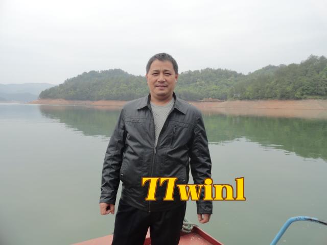Nhân viên được tổ chức đi du lịch Hồ Thẳm Nước, huyện thượng lưu thành phố Gia Nghĩa.
