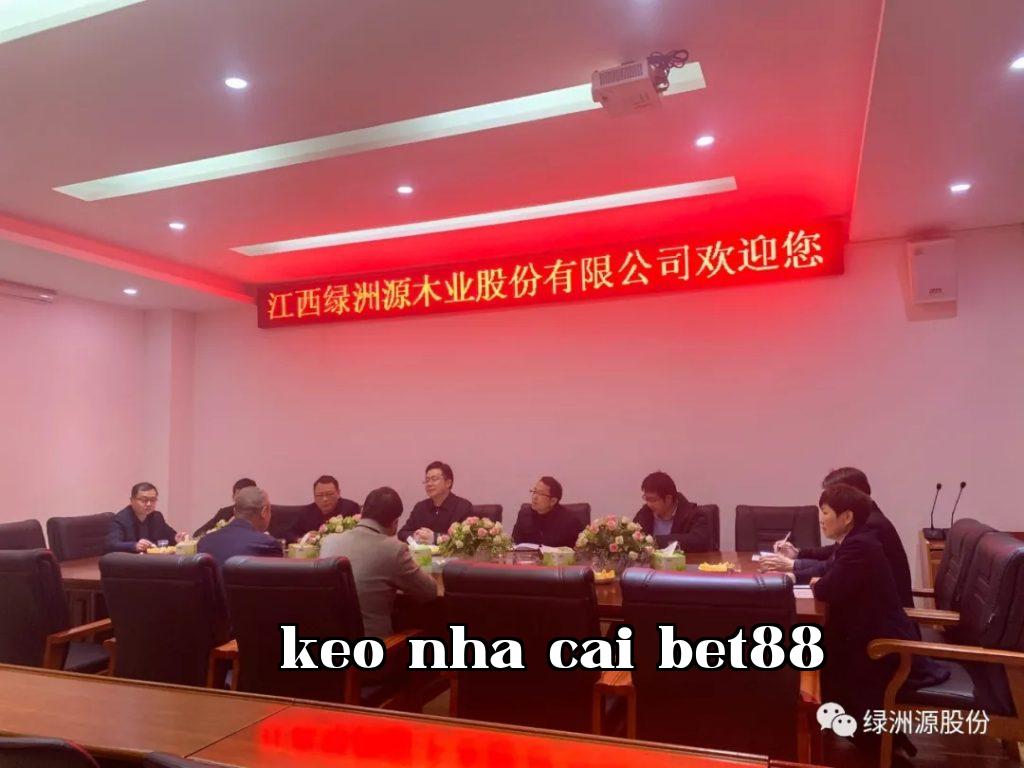 Bí thư Đảng ủy và Giám đốc Sở Dịch vụ Tài chính Địa phương đến thăm và hướng dẫn công việc tại công ty của chúng tôi.