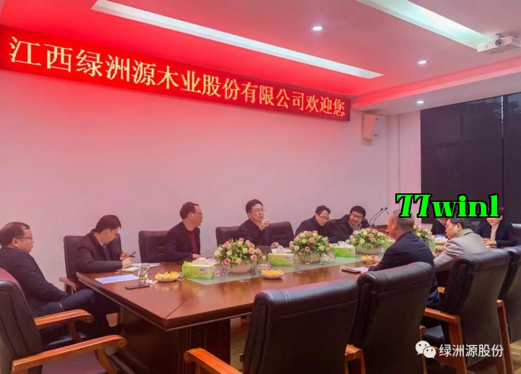 Bí thư Đảng ủy và Giám đốc Sở Dịch vụ Tài chính Địa phương đến thăm và hướng dẫn công việc tại công ty của chúng tôi.